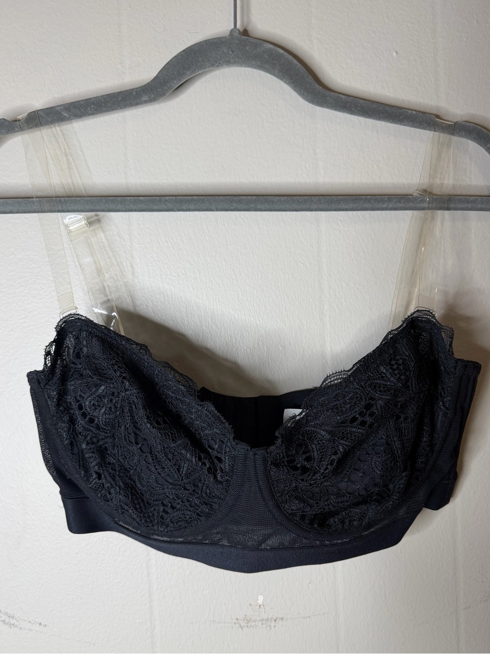 Lively Strapless Lace Bra Scalloped Lace Trim & Clear Adjustable Straps 36DD
